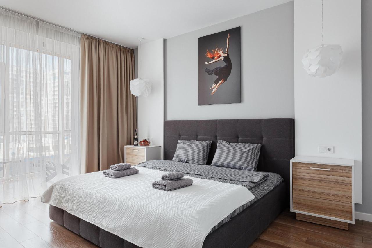 White Apartment In 12 Floor Odessa Exterior foto