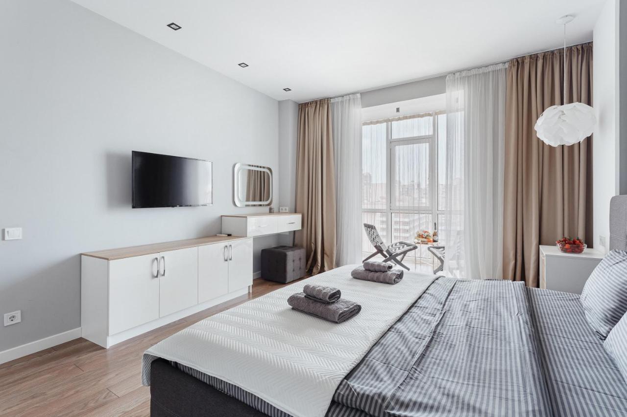 White Apartment In 12 Floor Odessa Exterior foto